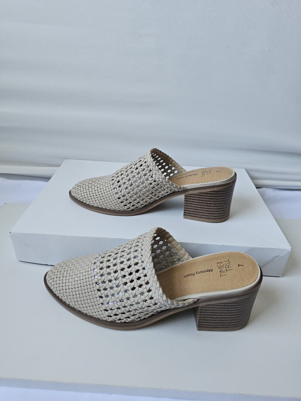 Time and Tru Cream Woven Heeled Mules Clogs Sz 7 Boho